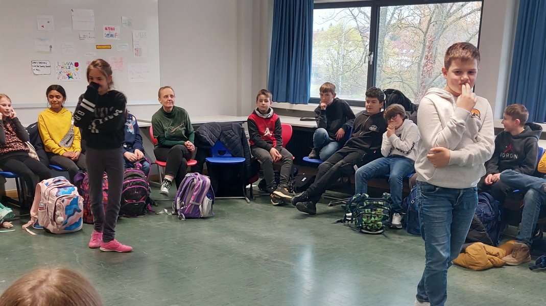 Spielende Schüler