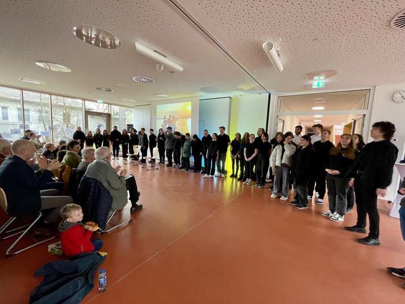 Schüler spielen Theaterstück