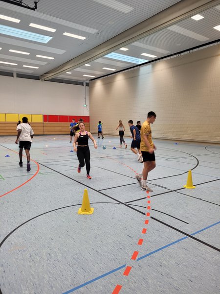 Schüler bei Sportübung