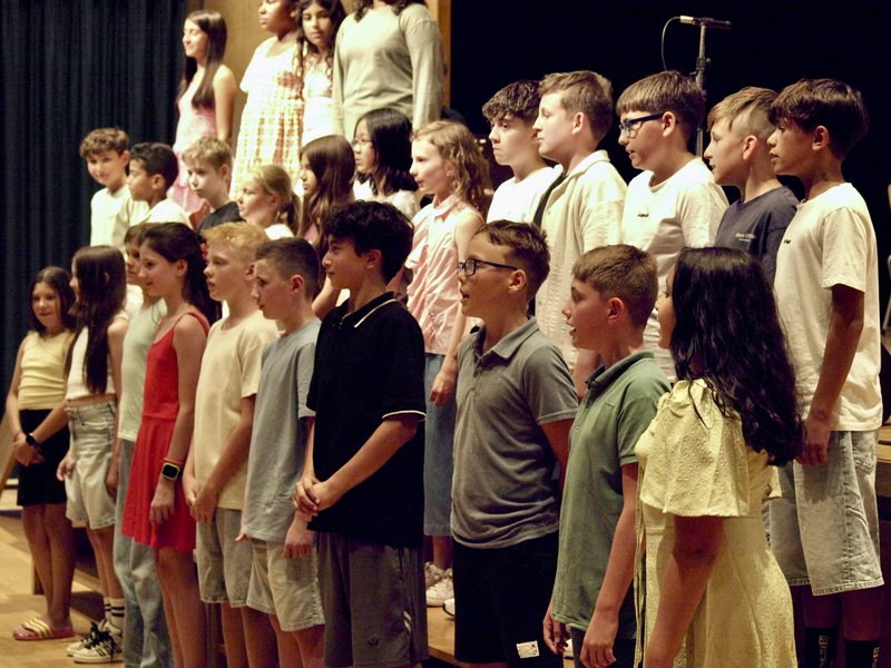 Schüler auf Bühne