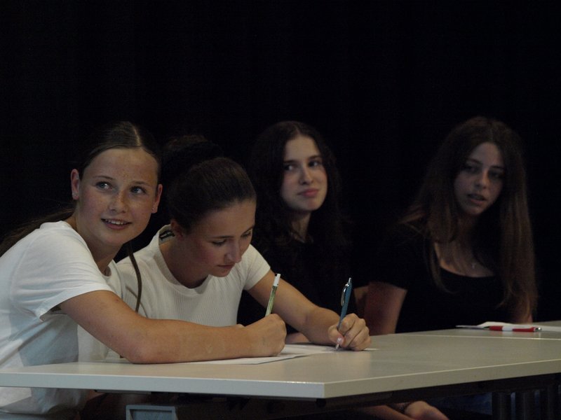 Schüler auf Bühne