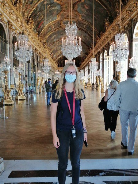 Schülerin in Versailles