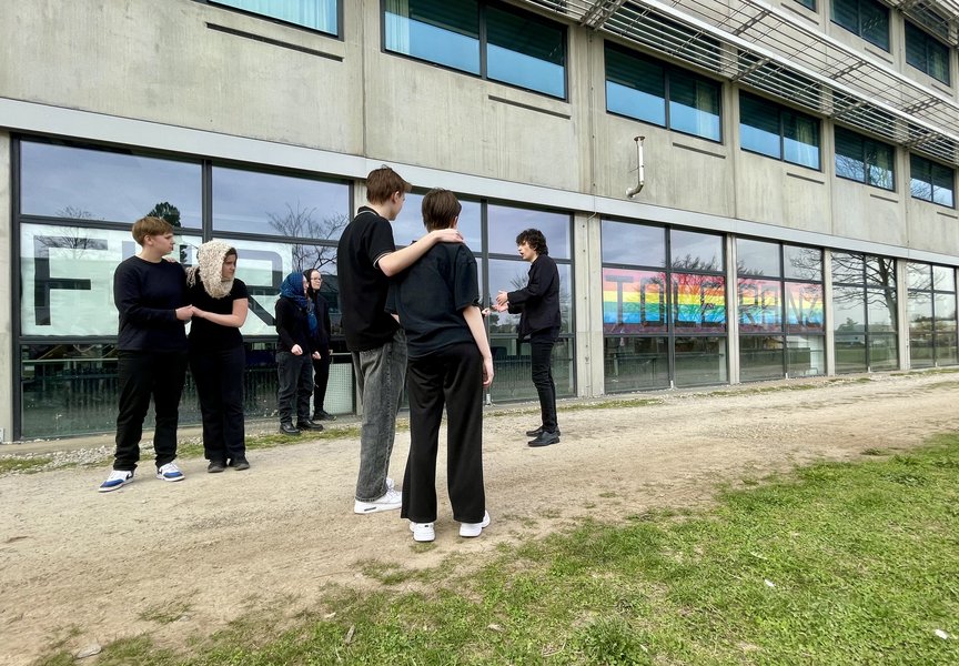 Schüler spielen Theaterstück
