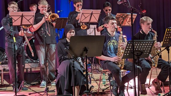 Musiker auf Bühne