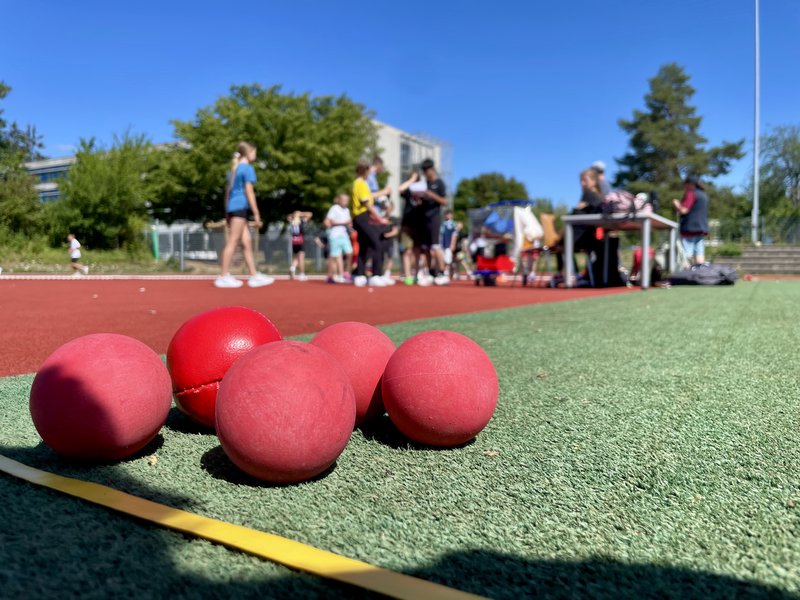 Sportelnde Schüler