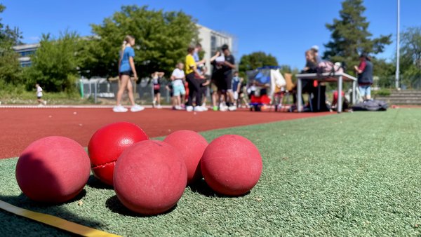 Sportelnde Schüler