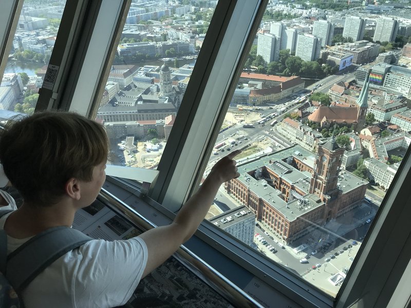 Schüler auf Fernsehturm