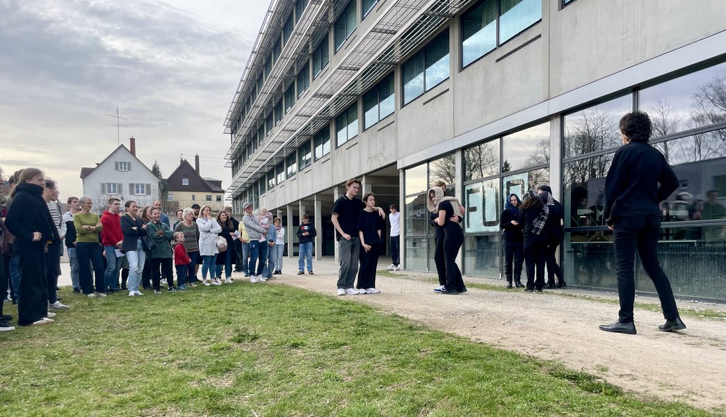 Schüler spielen Theaterstück