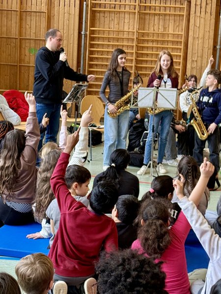Schüler präsentieren ihre Instrumente