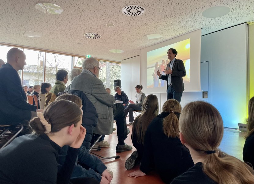 Schüler spielen Theaterstück